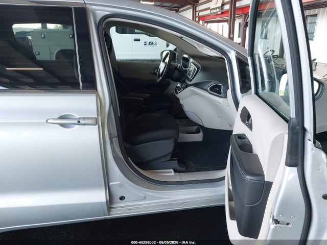Chrysler Voyager Lx 2022 2C4RC1CG0NR141533 Image 5