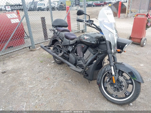 5VPBA36N8E3028212 Victory Motorcycles Cross Roads 8-ball