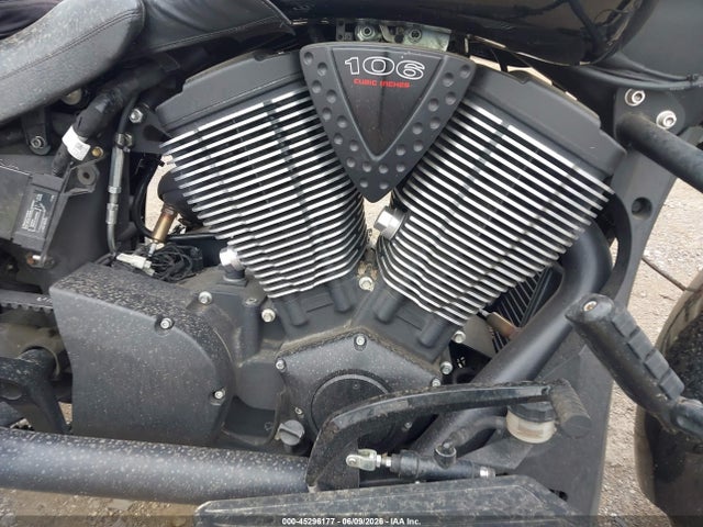 Victory Motorcycles Cross Roads 8-ball 2014 5VPBA36N8E3028212 Image 8