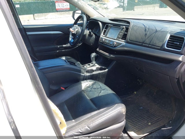 Продажа на аукционе авто 2016 Toyota Highlander Xle V6, vin: 5TDJKRFH8GS266986, номер лота: 45296335