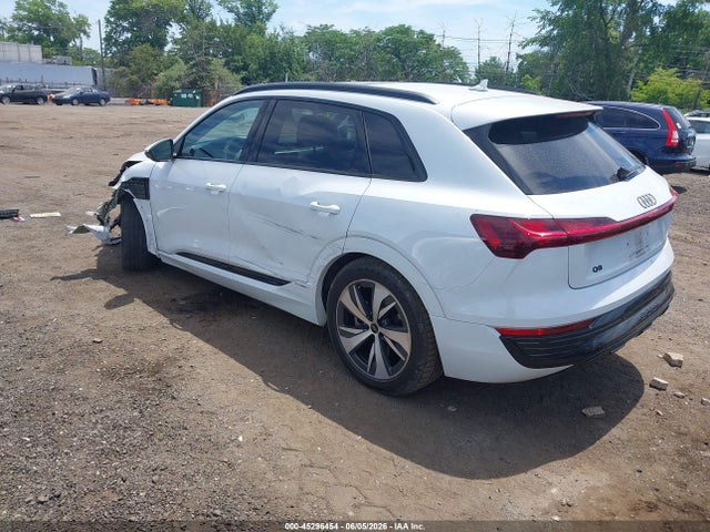 Audi Q8 E-tron Premium Quattro 2024 WA14AAGE2RB055499 Image 3
