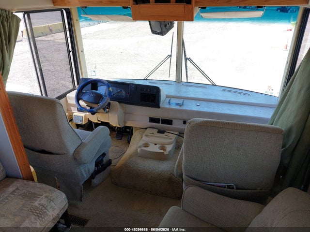 45296666 :رقم المزاد ، 1FCMF53S920A08787 vin ، 2002 Ford F550 Super Duty Stripped Chass مزاد بيع