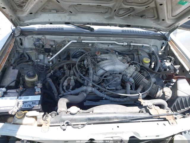 45296927 :رقم المزاد ، 1N6ED26YX1C332575 vin ، 2001 Nissan Frontier Xe-v6 مزاد بيع