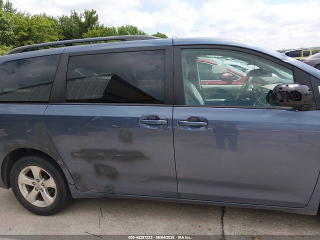 2013 Toyota Sienna Le V6 8 Passenger მანქანა იყიდება აუქციონზე, vin: 5TDKK3DC4DS372565, აუქციონის ნომერი: 45297223