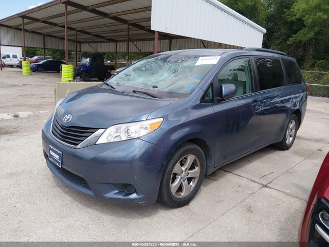 2013 Toyota Sienna Le V6 8 Passenger მანქანა იყიდება აუქციონზე, vin: 5TDKK3DC4DS372565, აუქციონის ნომერი: 45297223