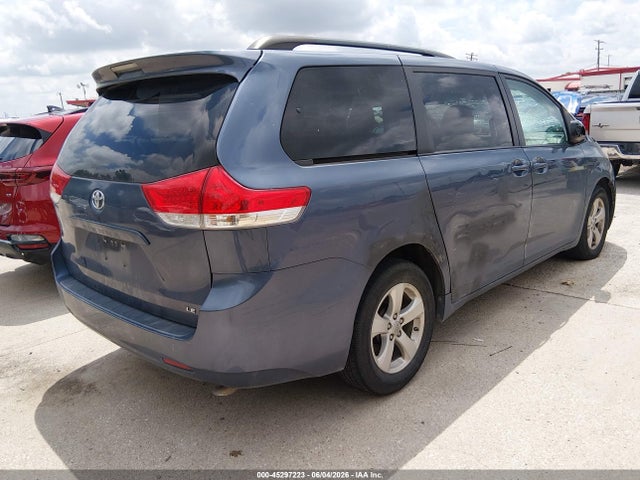 2013 Toyota Sienna Le V6 8 Passenger მანქანა იყიდება აუქციონზე, vin: 5TDKK3DC4DS372565, აუქციონის ნომერი: 45297223