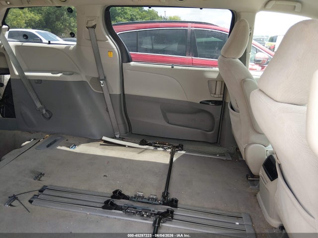 2013 Toyota Sienna Le V6 8 Passenger მანქანა იყიდება აუქციონზე, vin: 5TDKK3DC4DS372565, აუქციონის ნომერი: 45297223