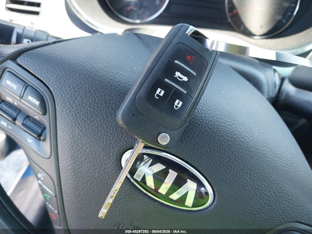 45297292 :رقم المزاد ، KNAFX4A66F5307522 vin ، 2015 Kia Forte Lx مزاد بيع