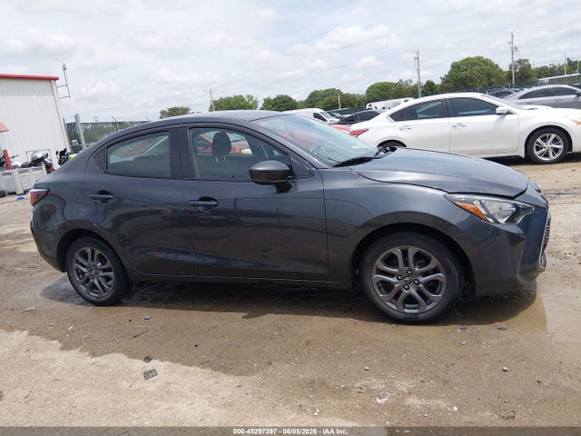 Toyota YARIS LE 2019 3MYDLBYV2KY513894 Image 13