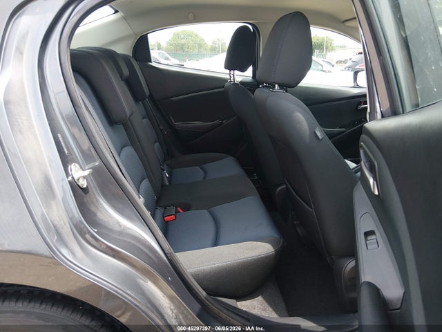 Toyota YARIS LE 2019 3MYDLBYV2KY513894 Image 8