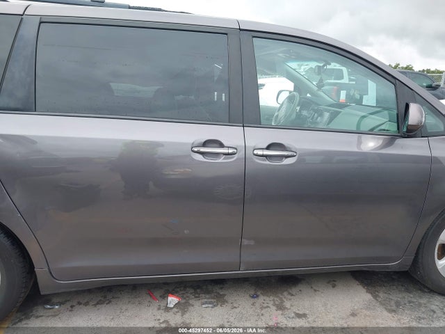 2012 Toyota Sienna Xle V6 8 Passenger მანქანა იყიდება აუქციონზე, vin: 5TDYK3DCXCS233176, აუქციონის ნომერი: 45297452