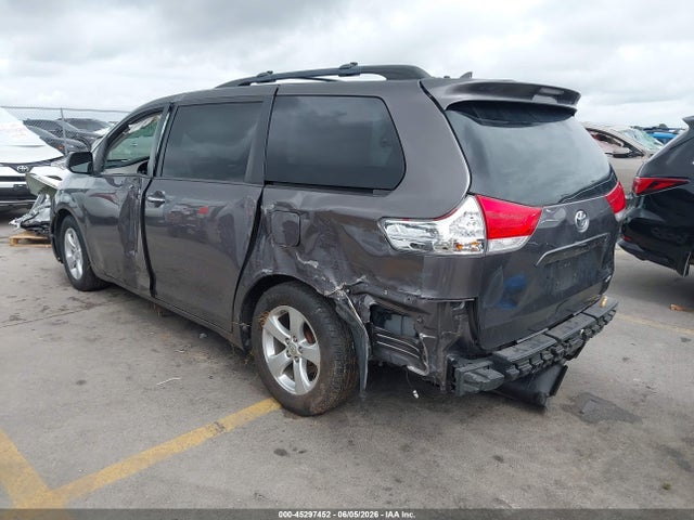 2012 Toyota Sienna Xle V6 8 Passenger მანქანა იყიდება აუქციონზე, vin: 5TDYK3DCXCS233176, აუქციონის ნომერი: 45297452