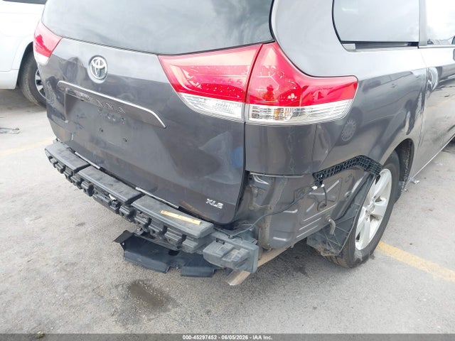 2012 Toyota Sienna Xle V6 8 Passenger მანქანა იყიდება აუქციონზე, vin: 5TDYK3DCXCS233176, აუქციონის ნომერი: 45297452