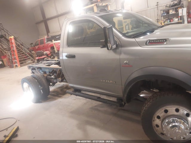 45297561 :رقم المزاد ، 3C7WRNAL0NG397642 vin ، 2022 Ram 5500 Chassis Tradesman/slt مزاد بيع