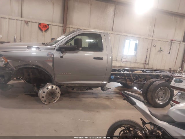 45297561 :رقم المزاد ، 3C7WRNAL0NG397642 vin ، 2022 Ram 5500 Chassis Tradesman/slt مزاد بيع