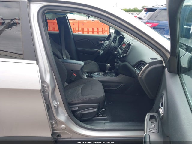 1C4PJLCB1KD272143 Jeep Cherokee Latitude Fwd