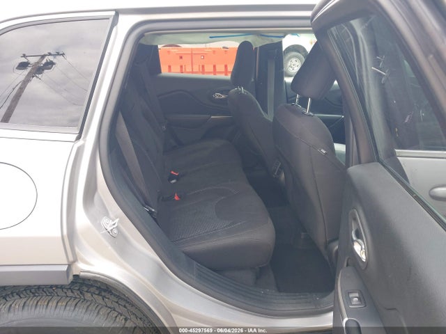 1C4PJLCB1KD272143 Jeep Cherokee Latitude Fwd