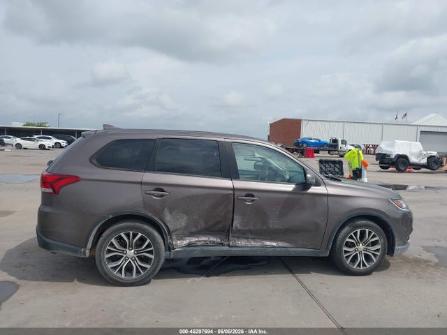 Продаж на аукціоні авто 2018 Mitsubishi Outlander Se, vin: JA4AD3A38JZ064409, номер лоту: 45297694