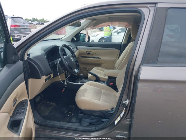 Продаж на аукціоні авто 2018 Mitsubishi Outlander Se, vin: JA4AD3A38JZ064409, номер лоту: 45297694
