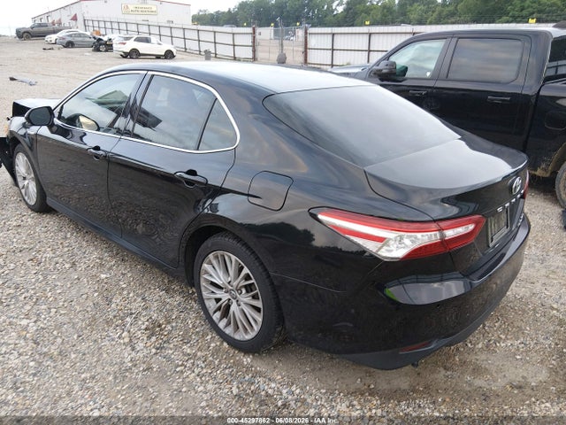 4T1B21HK2JU002692 Toyota Camry Hybrid Xle