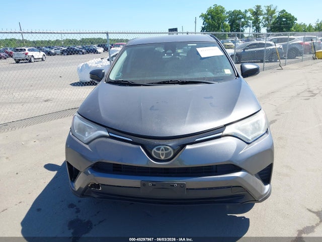 2018 Toyota Rav4 Le მანქანა იყიდება აუქციონზე, vin: 2T3ZFREV9JW448037, აუქციონის ნომერი: 45297967
