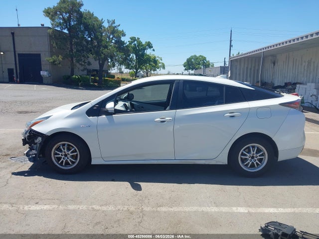 Toyota Prius Two 2016 JTDKBRFU0G3523030 Image 15