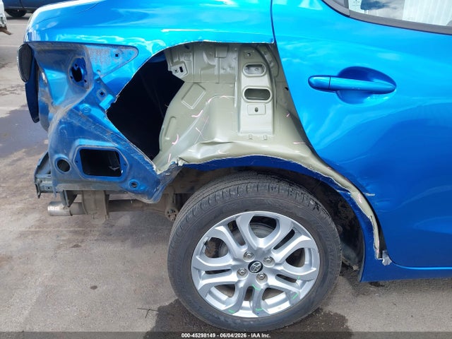 3MYDLBYV2HY175423 Toyota YARIS IA