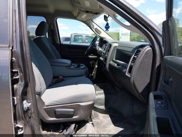 45298209 :رقم المزاد ، 1C6RR7KG8KS660396 vin ، 2019 Ram 1500 Classic مزاد بيع