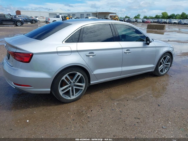 Продажа на аукционе авто 2019 Audi A3 40 Premium, vin: WAUAUGFF9K1011148, номер лота: 45298348