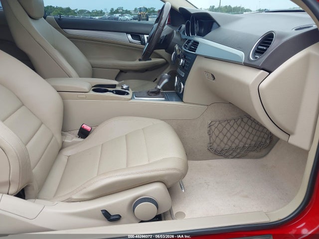 2013 Mercedes-benz C 250 მანქანა იყიდება აუქციონზე, vin: WDDGJ4HB2DG063371, აუქციონის ნომერი: 45298372