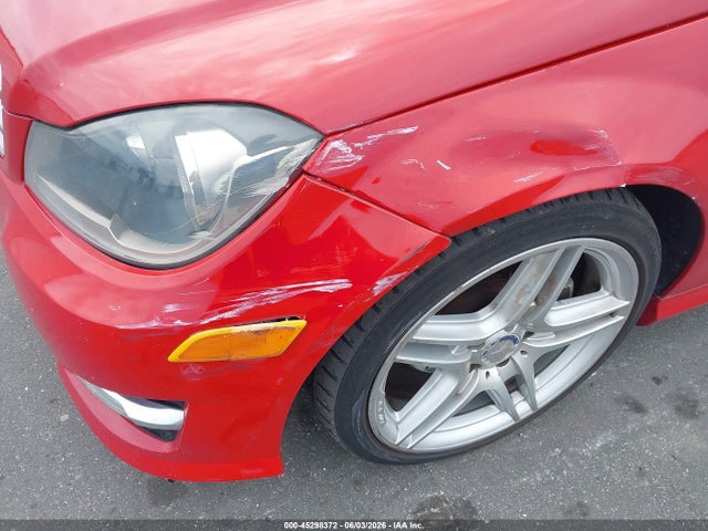 2013 Mercedes-benz C 250 მანქანა იყიდება აუქციონზე, vin: WDDGJ4HB2DG063371, აუქციონის ნომერი: 45298372
