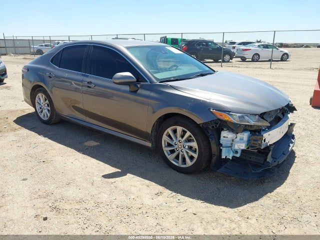 2021 Toyota Camry Le მანქანა იყიდება აუქციონზე, vin: 4T1C11AK4MU537805, აუქციონის ნომერი: 45298550
