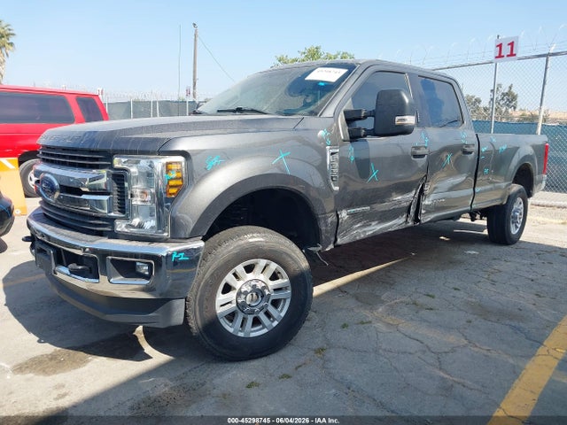 Ford F-350 Xlt 2018 1FT8W3BT4JEC91875 Image 2