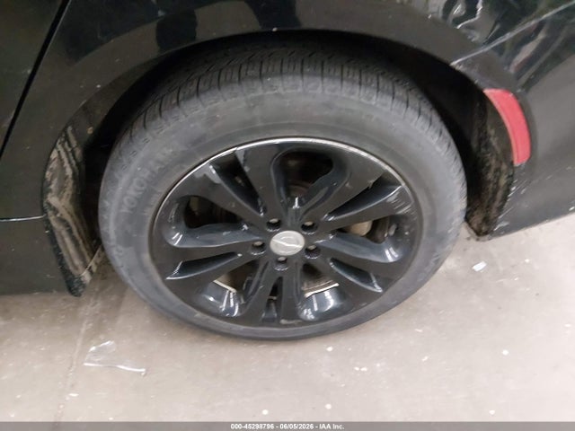 Продажа на аукционе авто 2015 Chrysler 200 Limited, vin: 1C3CCCAB8FN723858, номер лота: 45298796