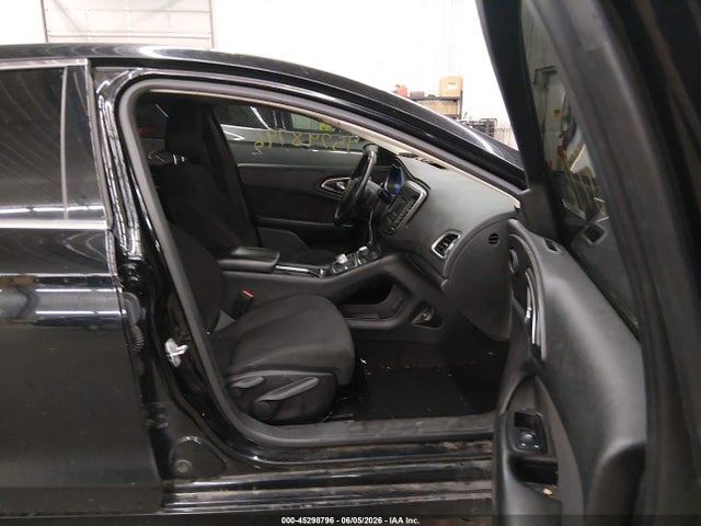 Продажа на аукционе авто 2015 Chrysler 200 Limited, vin: 1C3CCCAB8FN723858, номер лота: 45298796