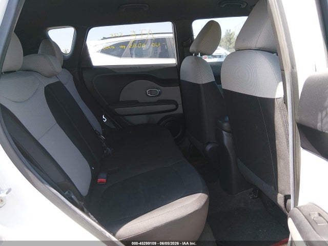 Продаж на аукціоні авто 2015 Kia Soul, vin: KNDJN2A26F7813750, номер лоту: 45299109