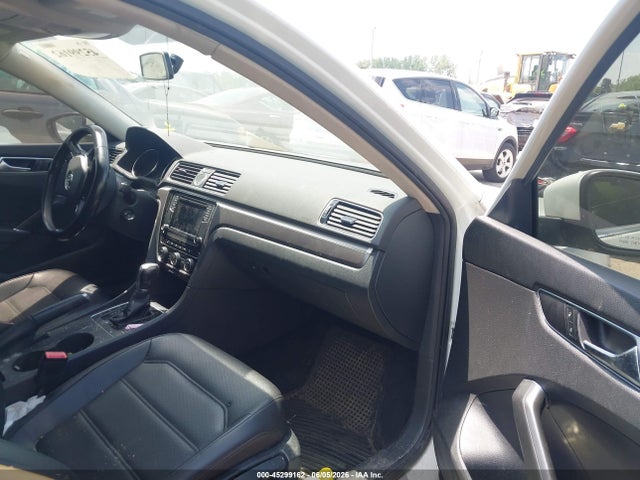 2017 Volkswagen Passat 1.8t R-line მანქანა იყიდება აუქციონზე, vin: 1VWDT7A37HC009523, აუქციონის ნომერი: 45299162