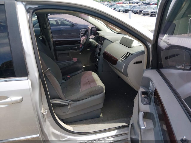 45299205 :رقم المزاد ، 2A4RR5D13AR213801 vin ، 2010 Chrysler Town & Country Touring مزاد بيع