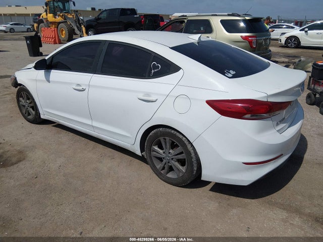 5NPD84LF6JH246945 Hyundai ELANTRA SEL
