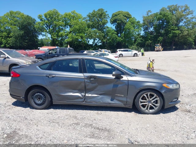 45299404 :رقم المزاد ، 3FA6P0LU8HR296259 vin ، 2017 Ford Fusion Hybrid Se مزاد بيع