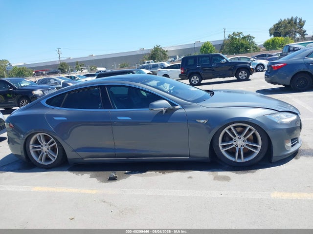 2013 Tesla Model S მანქანა იყიდება აუქციონზე, vin: 5YJSA1DG5DFP09520, აუქციონის ნომერი: 45299446