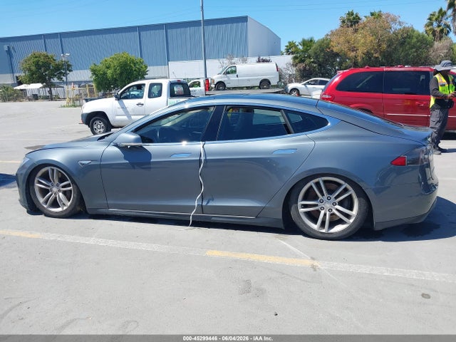 2013 Tesla Model S მანქანა იყიდება აუქციონზე, vin: 5YJSA1DG5DFP09520, აუქციონის ნომერი: 45299446