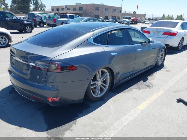2013 Tesla Model S მანქანა იყიდება აუქციონზე, vin: 5YJSA1DG5DFP09520, აუქციონის ნომერი: 45299446