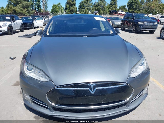 2013 Tesla Model S მანქანა იყიდება აუქციონზე, vin: 5YJSA1DG5DFP09520, აუქციონის ნომერი: 45299446