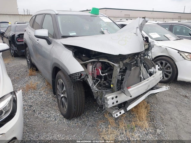 Toyota Highlander Xle 2024 5TDKDRAH5RS053129 Image 1