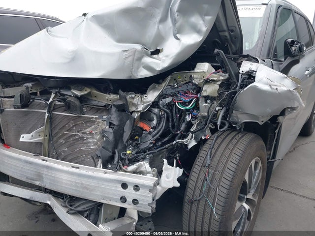 Toyota Highlander Xle 2024 5TDKDRAH5RS053129 Image 11
