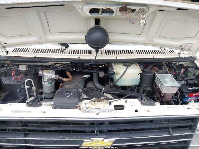 45299690 :رقم المزاد ، 2GBGG31K5K4152538 vin ، 1989 Chevrolet G30 مزاد بيع