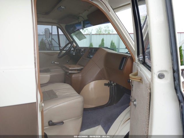 45299690 :رقم المزاد ، 2GBGG31K5K4152538 vin ، 1989 Chevrolet G30 مزاد بيع