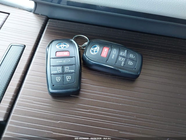 Toyota SIENNA XLE 2024 5TDYRKEC7RS218860 Image 11