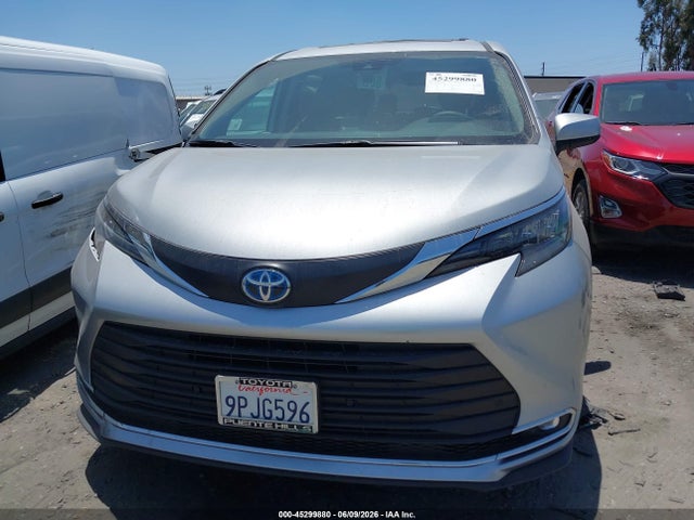 Toyota SIENNA XLE 2024 5TDYRKEC7RS218860 Image 12